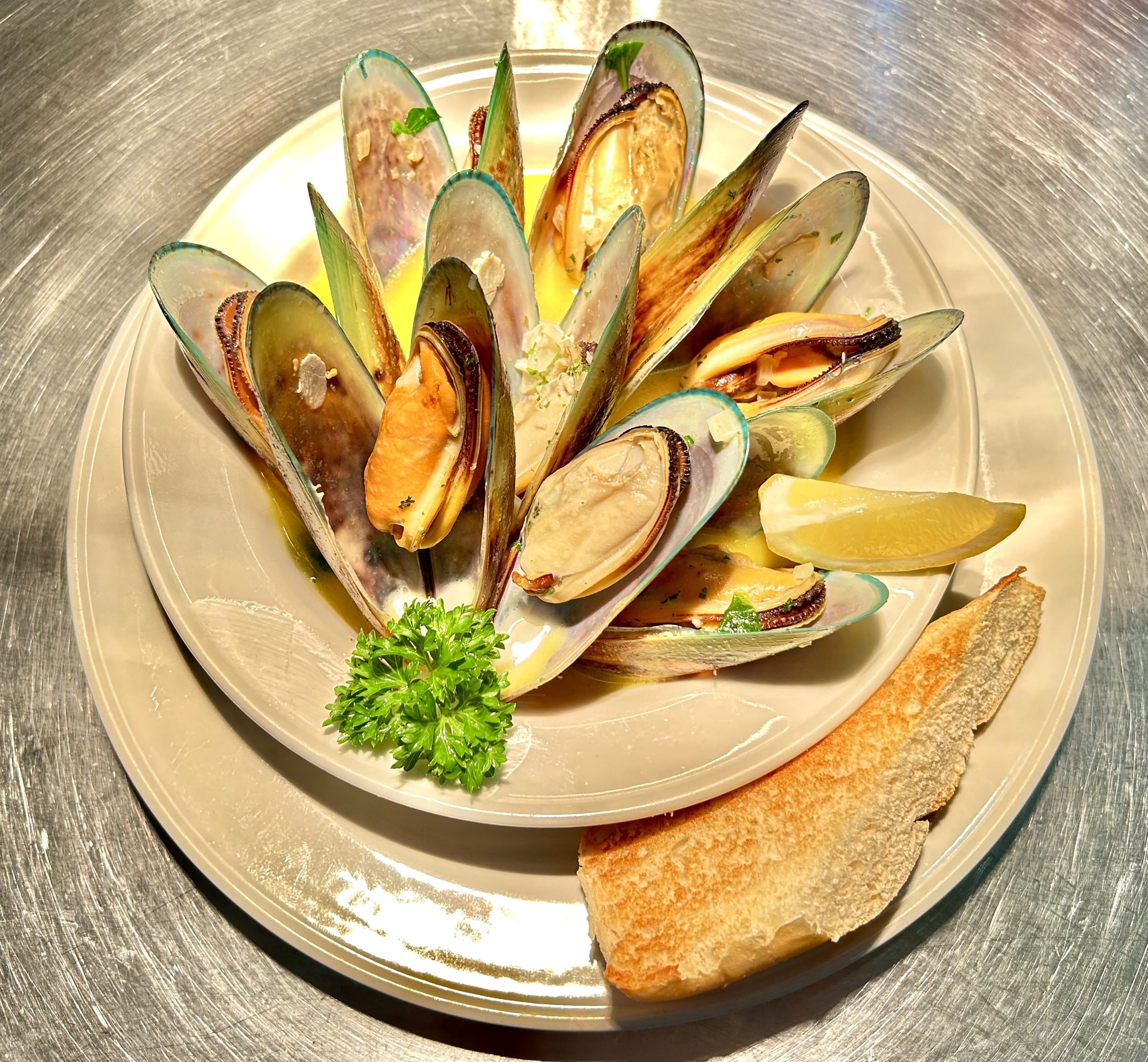 table-reservation-adriana-cafe-hamilton